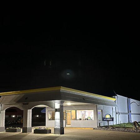 Days Inn By Wyndham Salina South Buitenkant foto