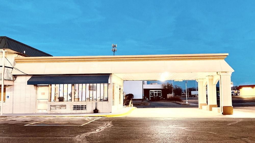 Days Inn By Wyndham Salina South Buitenkant foto