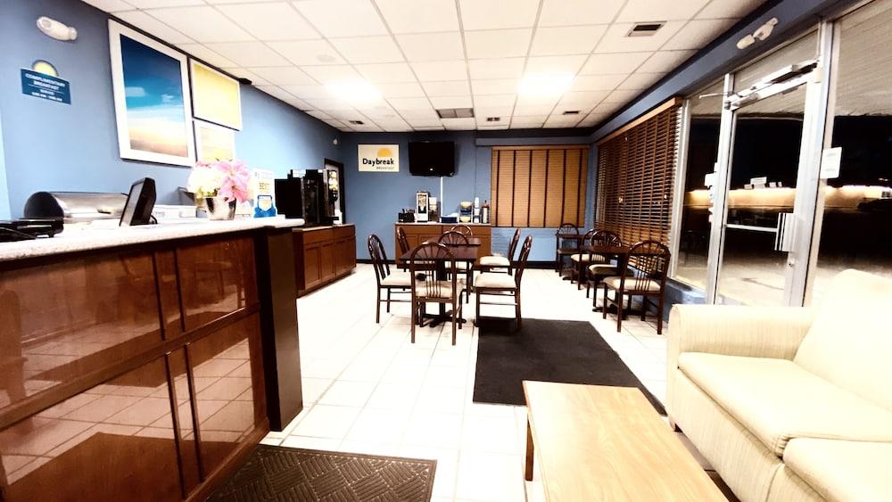 Days Inn By Wyndham Salina South Buitenkant foto
