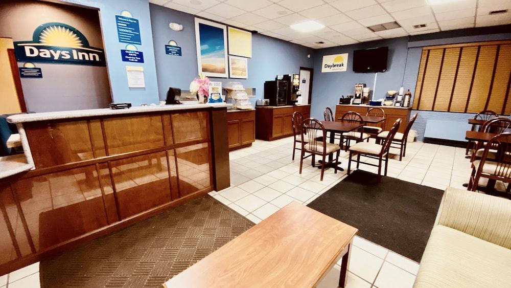 Days Inn By Wyndham Salina South Buitenkant foto
