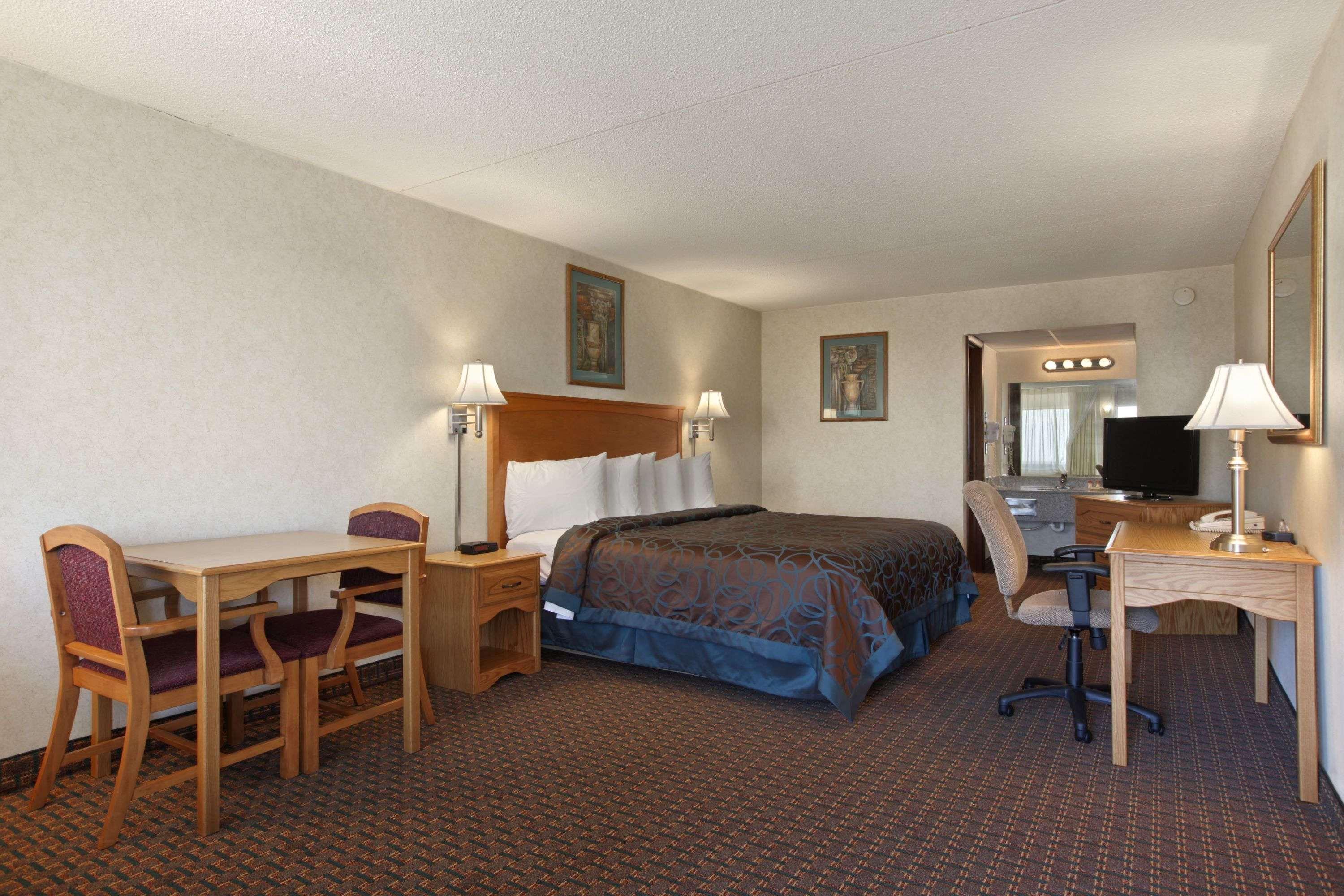 Days Inn By Wyndham Salina South Buitenkant foto