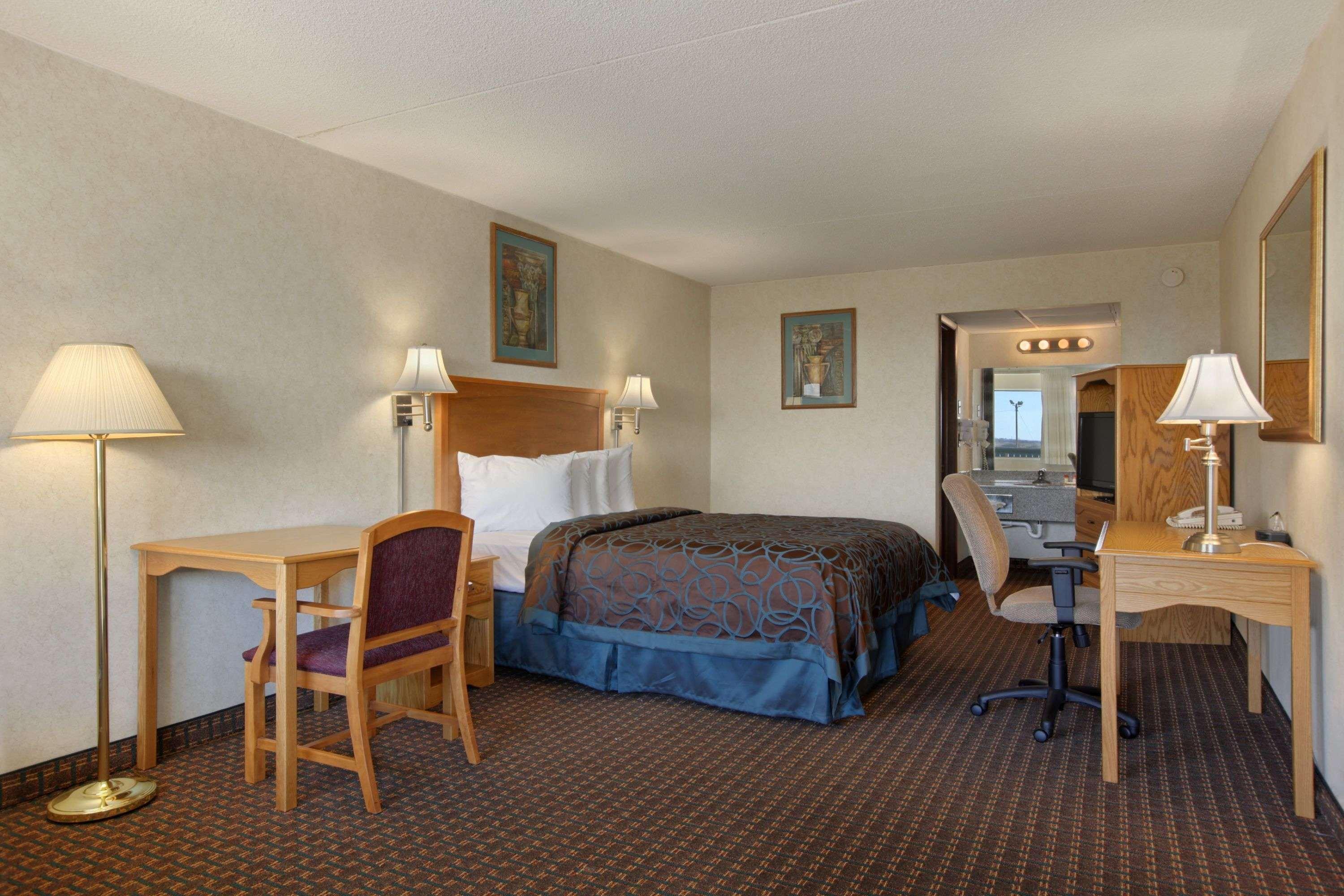 Days Inn By Wyndham Salina South Buitenkant foto