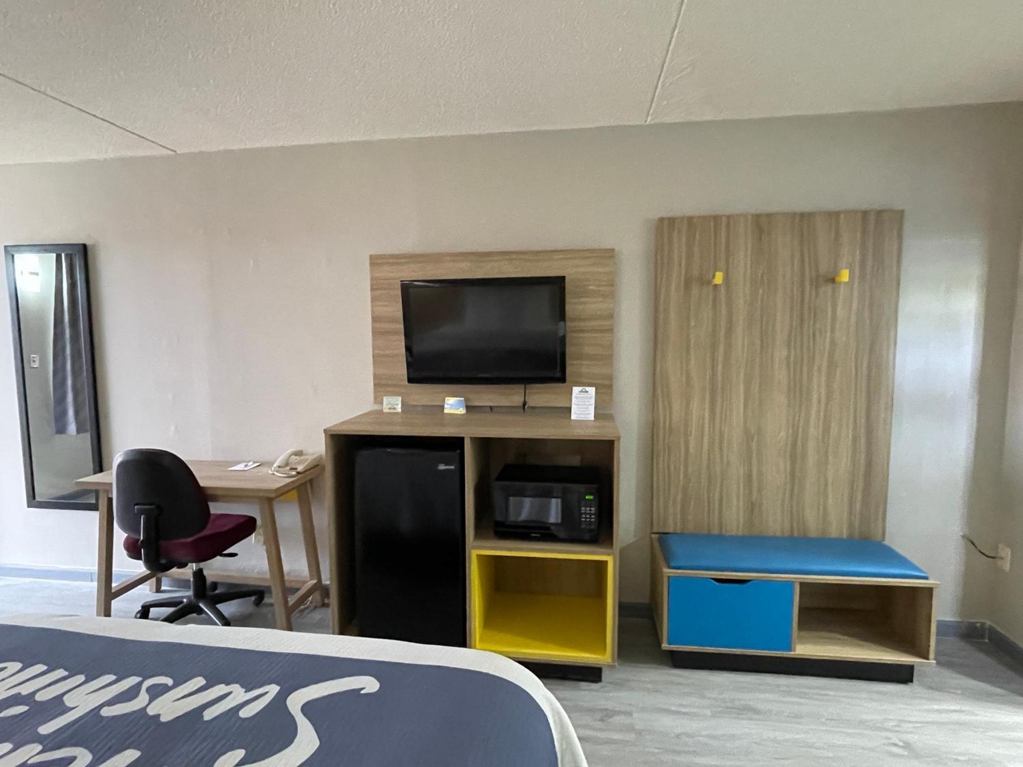 Days Inn By Wyndham Salina South Buitenkant foto