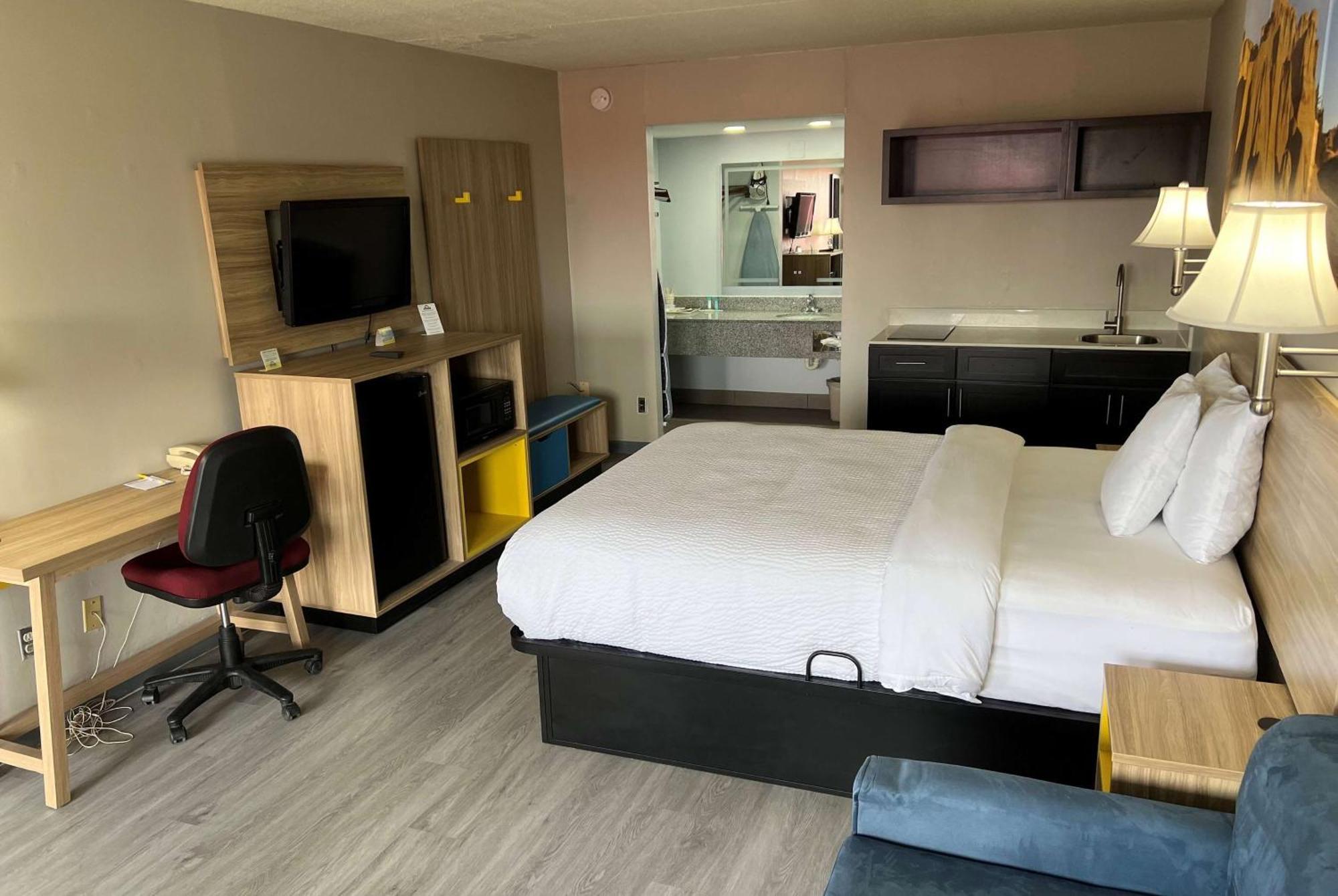 Days Inn By Wyndham Salina South Buitenkant foto