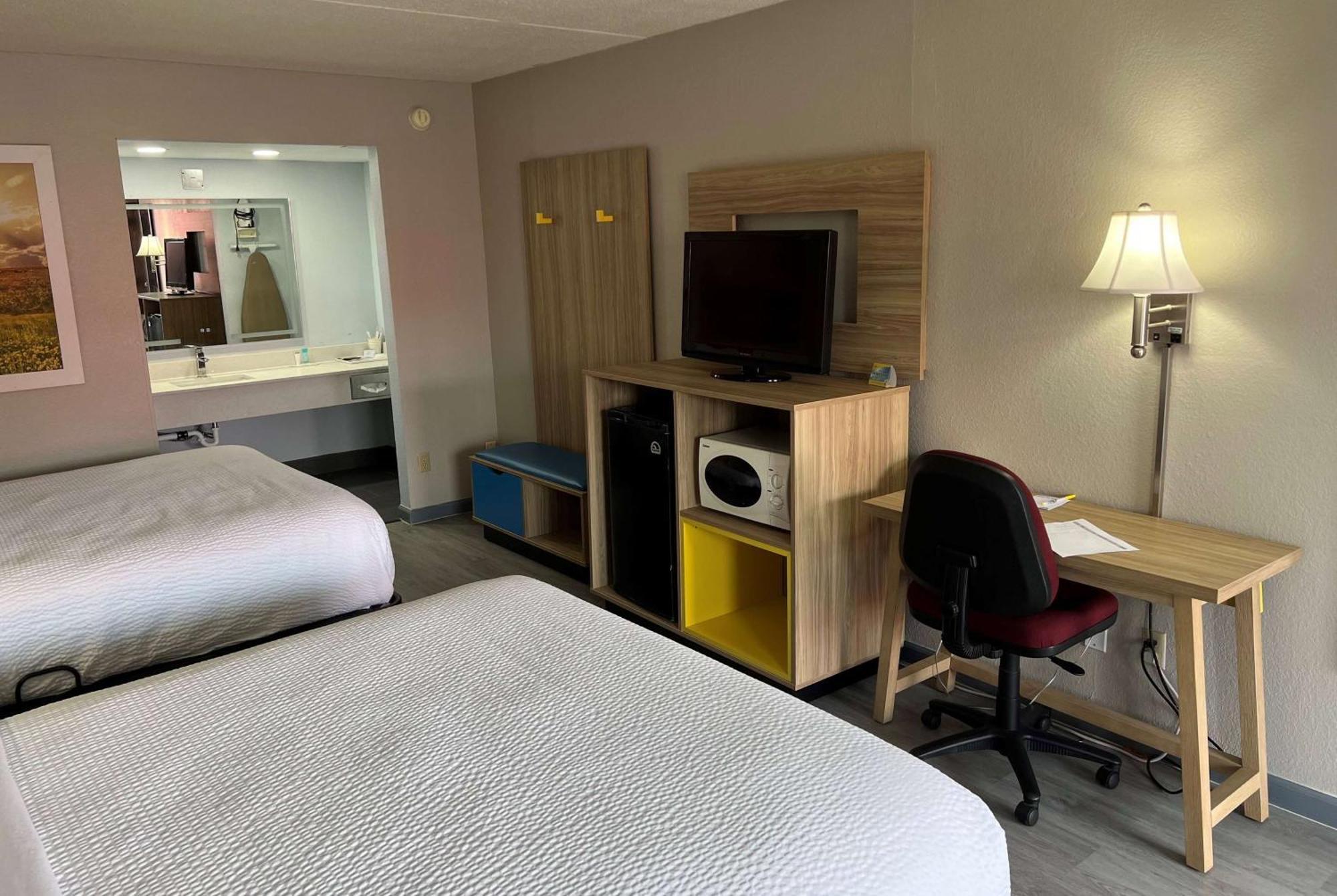 Days Inn By Wyndham Salina South Buitenkant foto