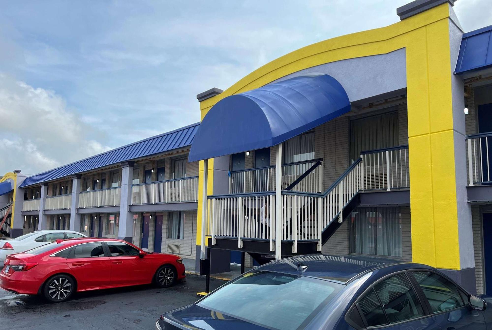 Days Inn By Wyndham Salina South Buitenkant foto