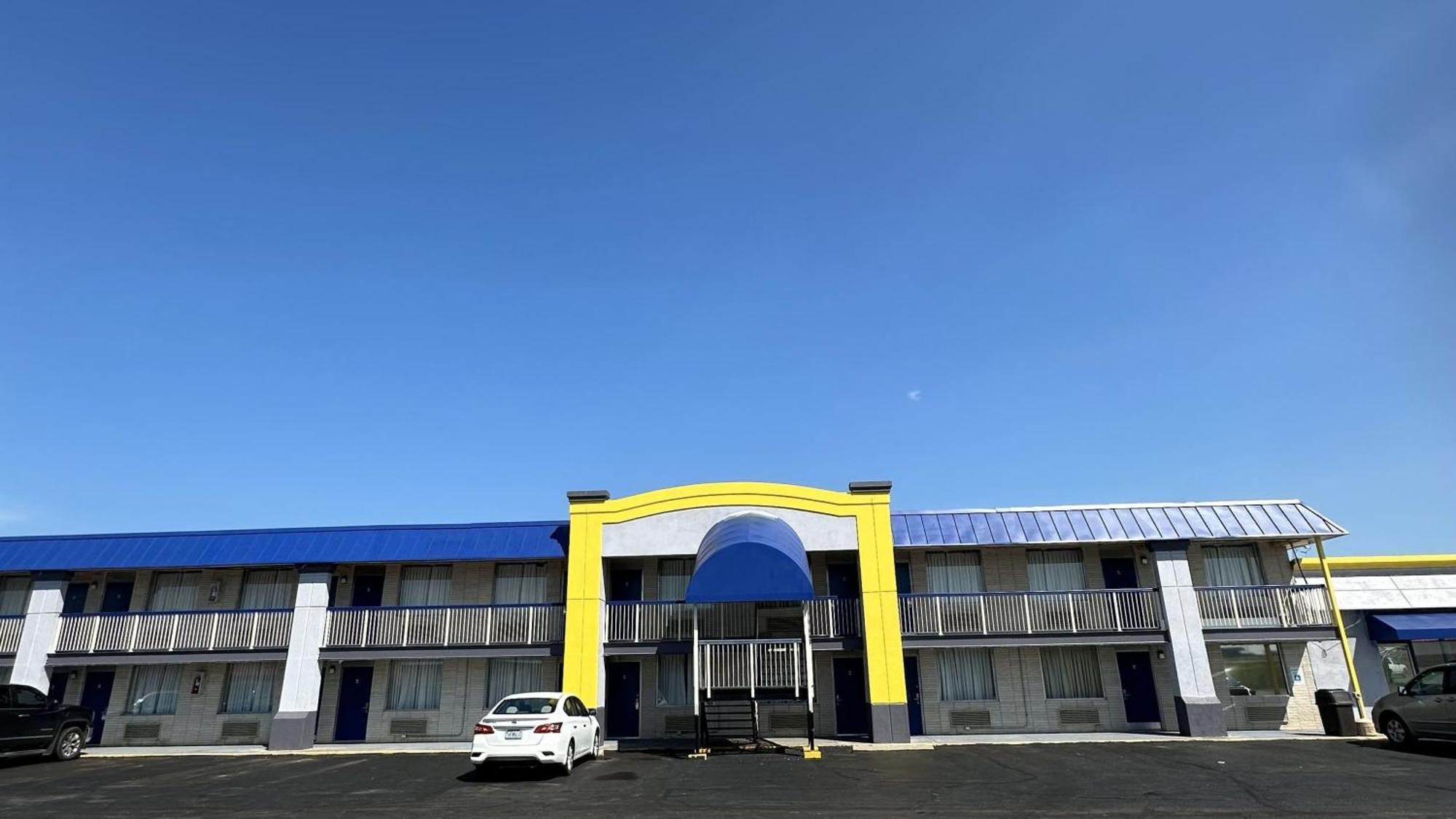 Days Inn By Wyndham Salina South Buitenkant foto