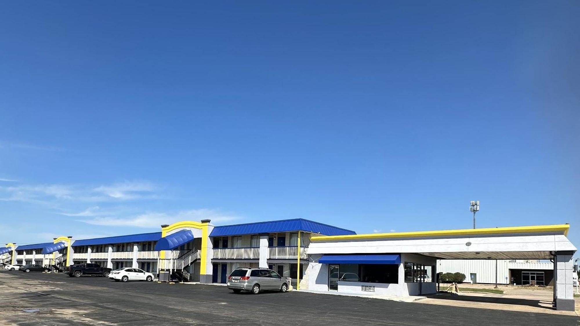 Days Inn By Wyndham Salina South Buitenkant foto