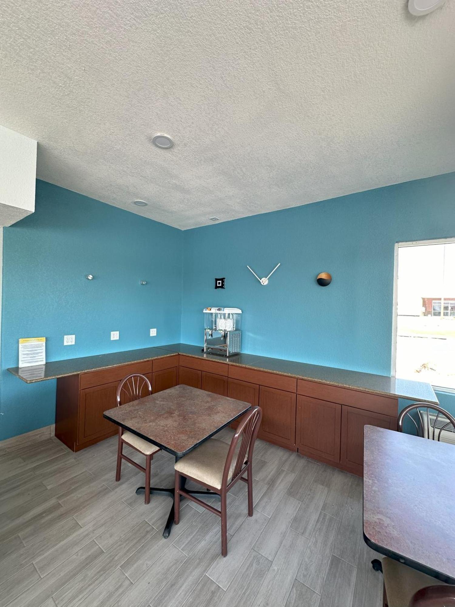 Days Inn By Wyndham Salina South Buitenkant foto
