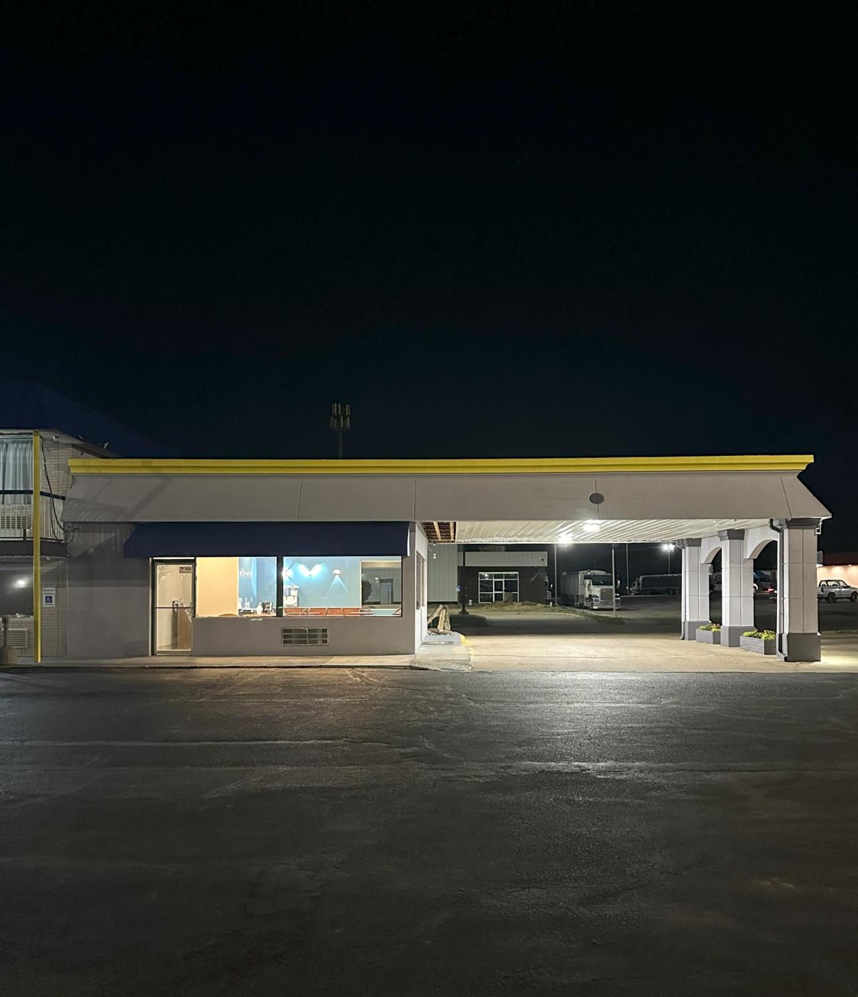 Days Inn By Wyndham Salina South Buitenkant foto