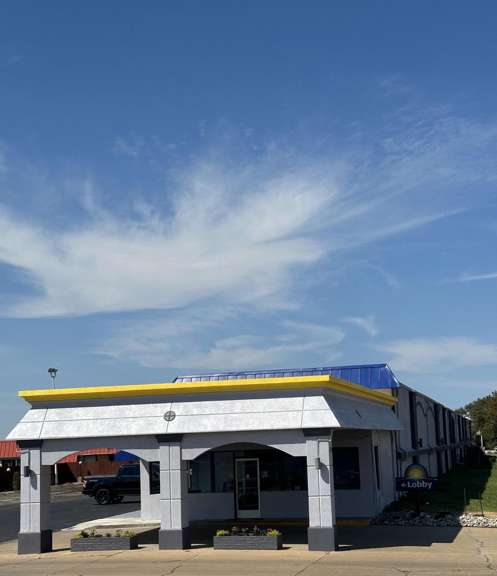Days Inn By Wyndham Salina South Buitenkant foto